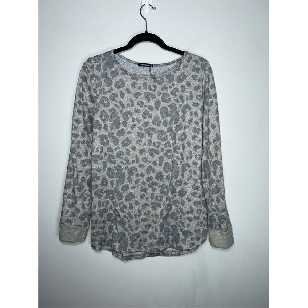 Pink clover leopard print top size XL